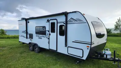 2021 KZ ESCAPE E231BH Travel Trailer Tons of upgrades by premium brands Smart TV, Leveling System, C...