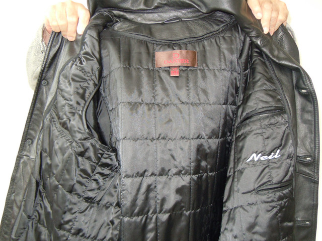 Men’s Danier real leather coat with detachable lining. Size Larg in Men's in Markham / York Region - Image 2