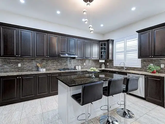 Room for rent- Brampton in Room Rentals & Roommates in Mississauga / Peel Region - Image 4