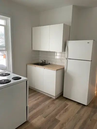 Beautiful 1 & 2 Bedroom Apartments - In the West End