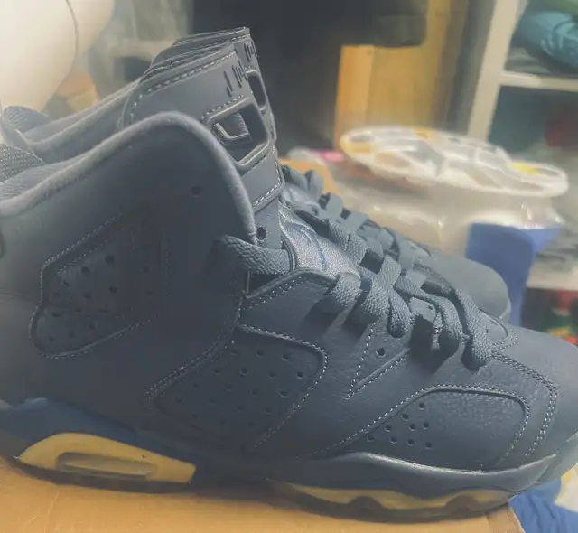 Air Jordan 6 Retro in Men's Shoes in City of Toronto - Image 3