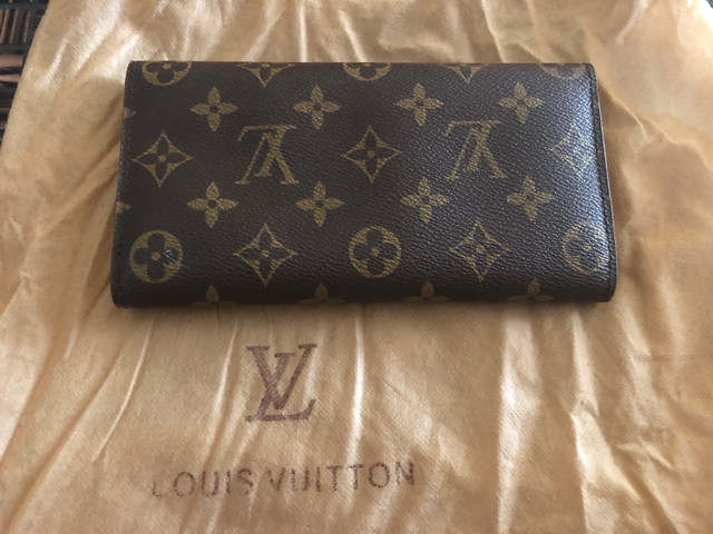 Louis Vuitton wallet in Women's - Bags & Wallets in City of Toronto - Image 2