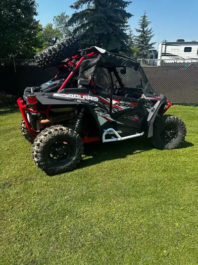 2016 Polaris RZR Highlifter 1000 xp. -640 kms -5 30x10.00 Carnivore tires on upgraded rims. -Roof mo...