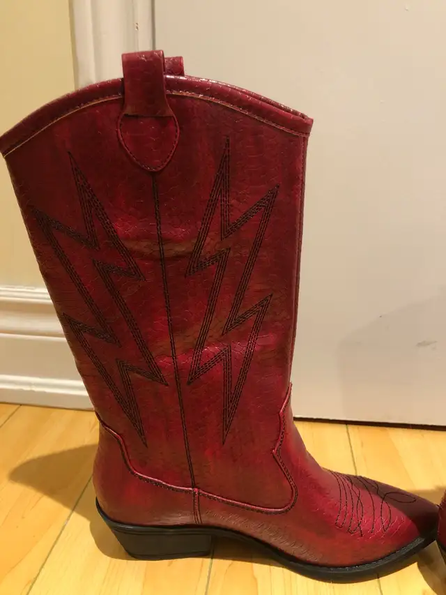 New Red/Rouge woman’s cowboy boots size 8 in Women's - Shoes in City of Toronto - Image 5