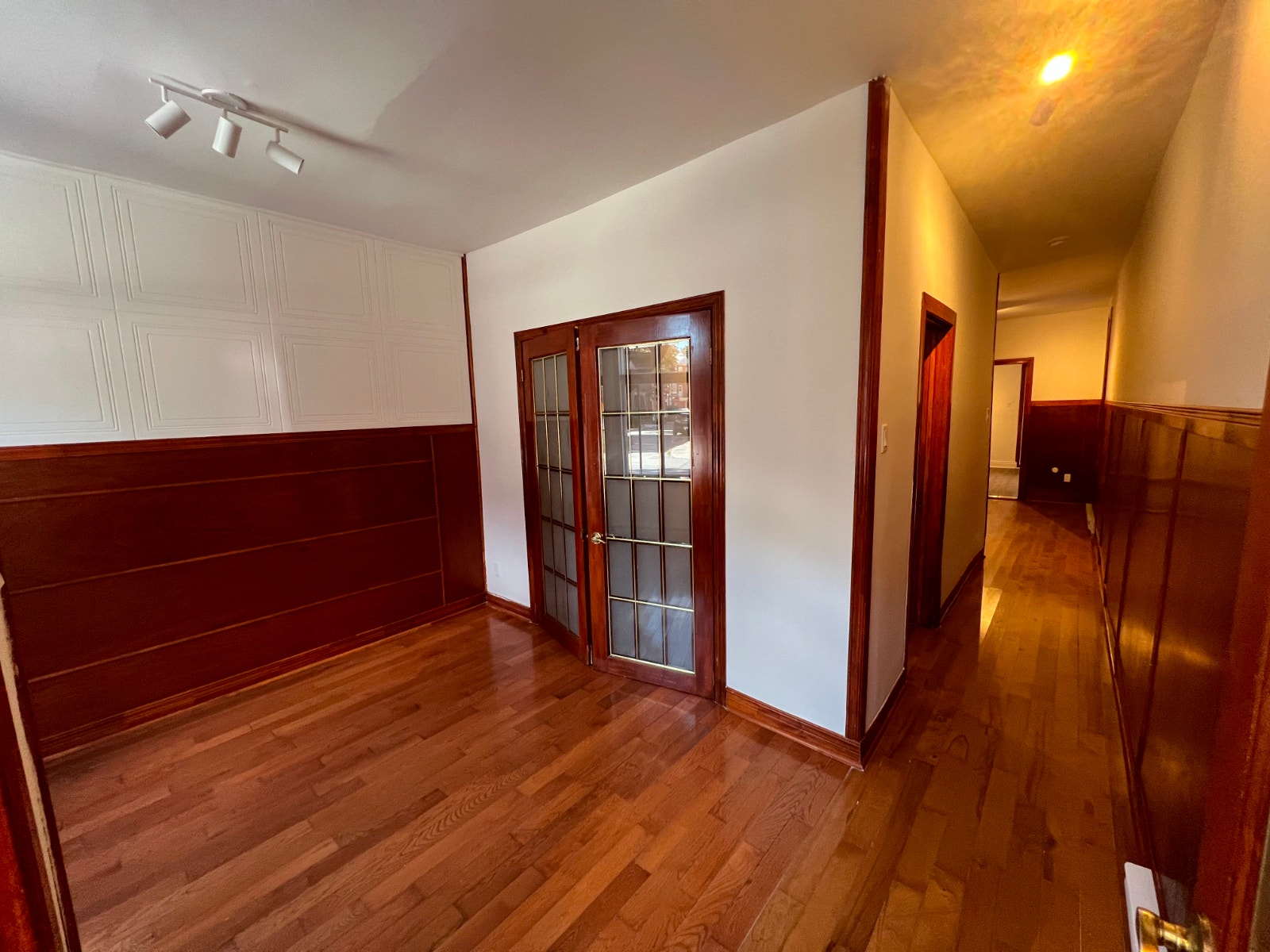 1 bedroom, 4 minutes walk from metro, backyard, pets ok — photo 3