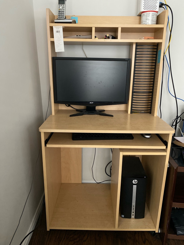 Small desk in Desks in Guelph