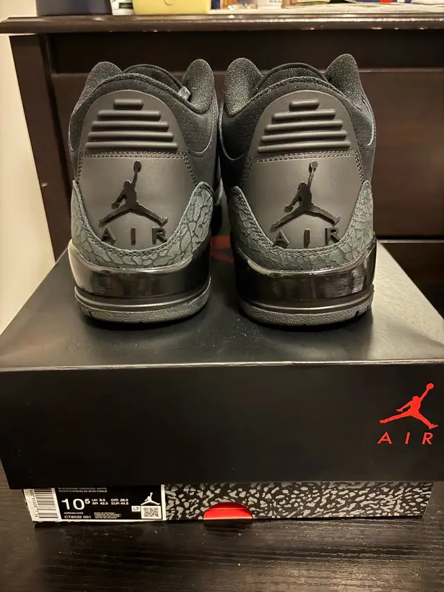 Jordan 3 Black Cat size 10.5 in Men's Shoes in City of Toronto - Image 4