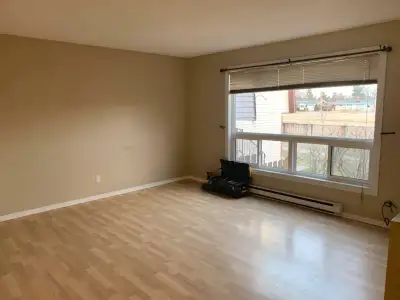 3 Bedroom / 1.5 Bathroom Townhouse in Nepean for Rent