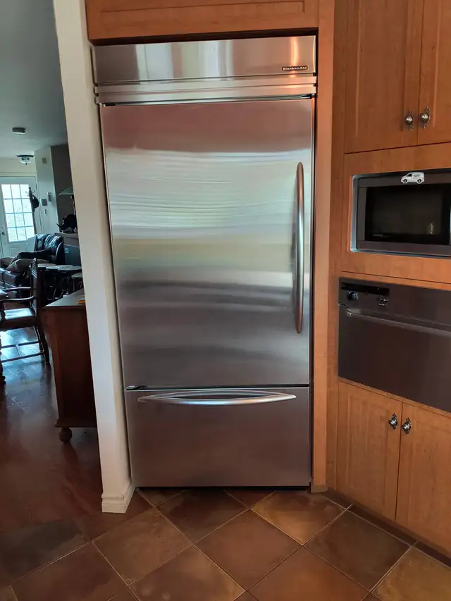 To be seized! KitchenAid stainless fridge in perfect condition - $400628637297803541216
