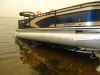 LUND PONTOON 22 FT BOAT GUIDED FISHING - GUIDED BOAT TOURS