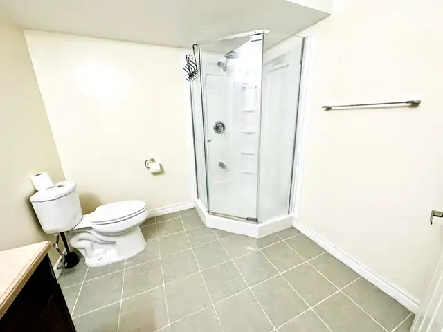 1+Den bedroom basement apartment for rent - Richmond Hill in Long Term Rentals in Markham / York Region - Image 8