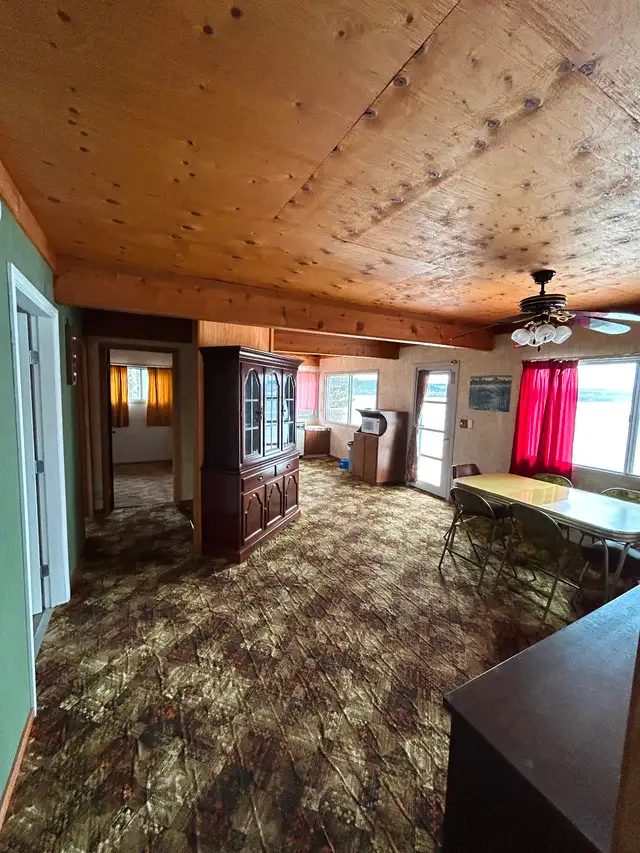 Lakefront Cabin in Fraser Lake in Houses for Sale in Vanderhoof - Image 6