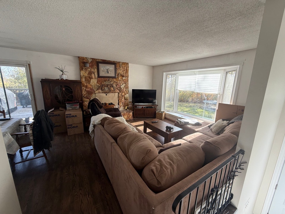 Acerage house for rent 20 acres 4