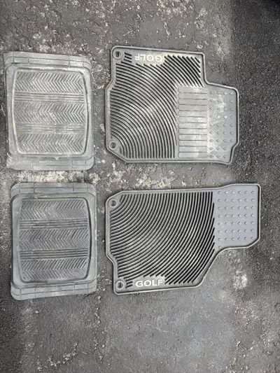 Tapis golf automobile 30$, View more