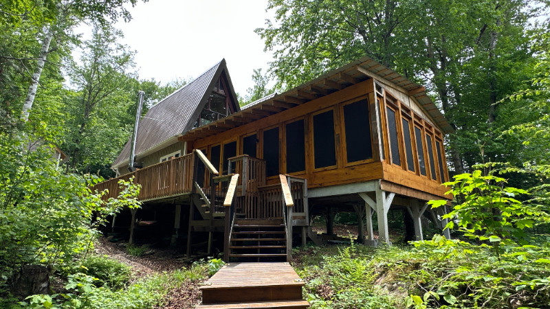 Chalet unique au bord du Lac Rognon dans les Laurentides dans Maisons à vendre  à Laurentides