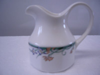 VINTAGE ROYAL DOULTON JUNO CREAMER