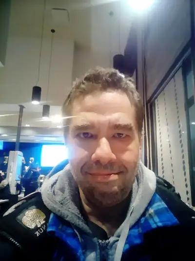 LOOKING FOR FRIENDS - CHERCHE AMIS, View more