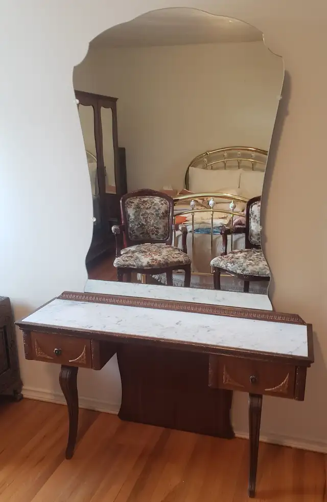 elegant vintage style wardrobe in Beds & Mattresses in City of Toronto - Image 8