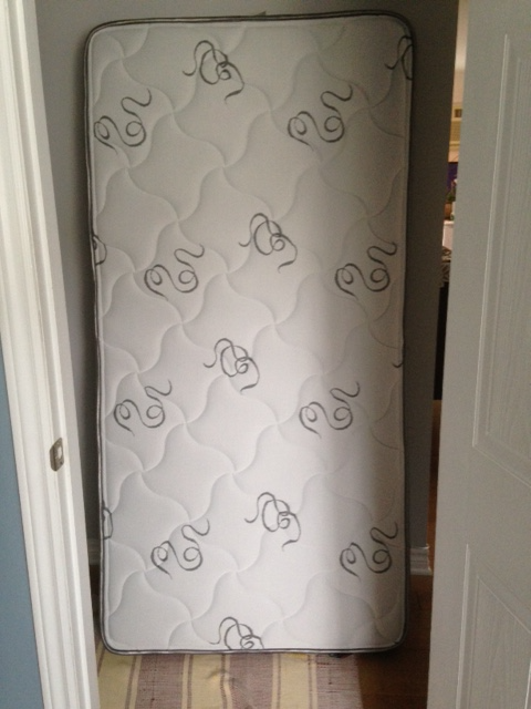 Matelas neuf à ressorts, pour lit simple standard, Distinction in Beds & Mattresses in Laval / North Shore - Image 8