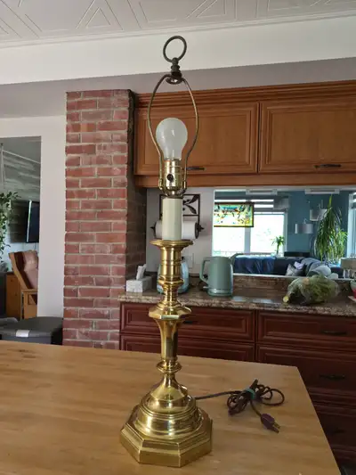 Belle base de lampe dorée de qualité, View more