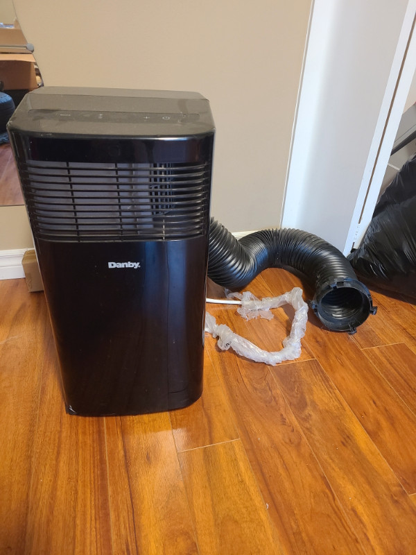 Portable Air Conditioner in Heaters, Humidifiers & Dehumidifiers in Kitchener / Waterloo