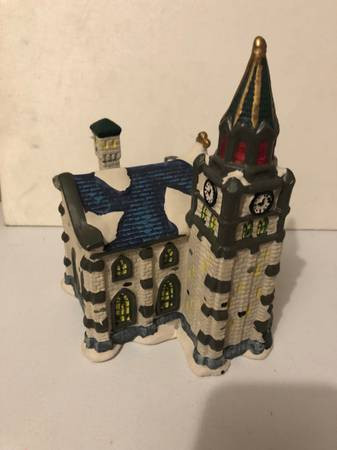 Enchanted Christmas Clivedon Chapel porcelain $25. 6 1/4” L in Holiday, Event & Seasonal in Oakville / Halton Region - Image 4