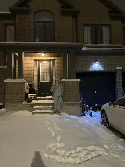 3BR 2.5WR Detach, Less than 2 years Old house for rent in Lindsay Sugarwood community. Will be avail...