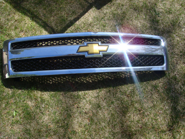 07-13 chevy truck parts, hoods, grills, headlight, rear bumper in Auto Body Parts in Saskatoon - Image 3