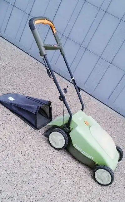 ☆☆☆ CORDLESS 2-IN-1 MULCHING & BAGGING LAWNMOWER!! ☆☆☆, View more