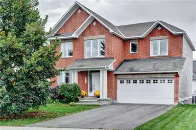 Location: Kanata North, Ottawa (K2W 1G8) A clean and quiet private bedroom is available in a townhou...