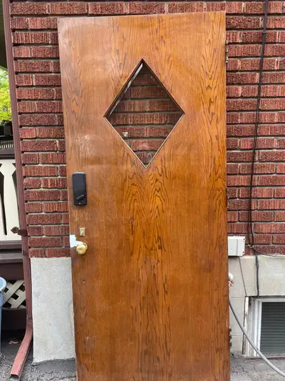 Antique Solid Wood Door with Oak Veneer and Bevelled Diamond shape window The oak veneer needs minor...
