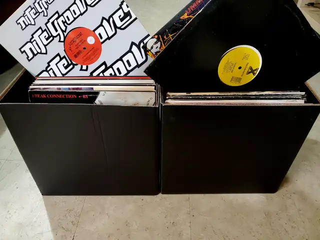 LOT DE 150 VINYLES 12 POUCES HOUSE DIVERS DJ UN PEU POUSSIÈRES63373373704579122
