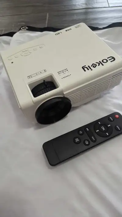 New condition 1080p mini projector Including White screen. HDMI cable. Remote control.