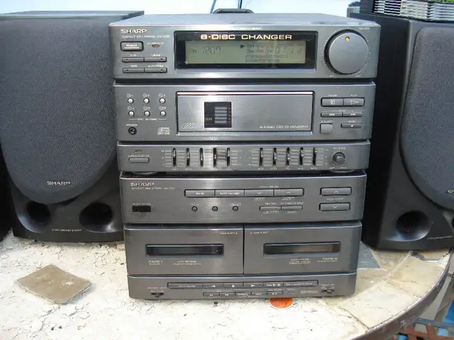 Sharp mini system Model CD 700 in Stereo Systems & Home Theatre in Oshawa / Durham Region - Image 4