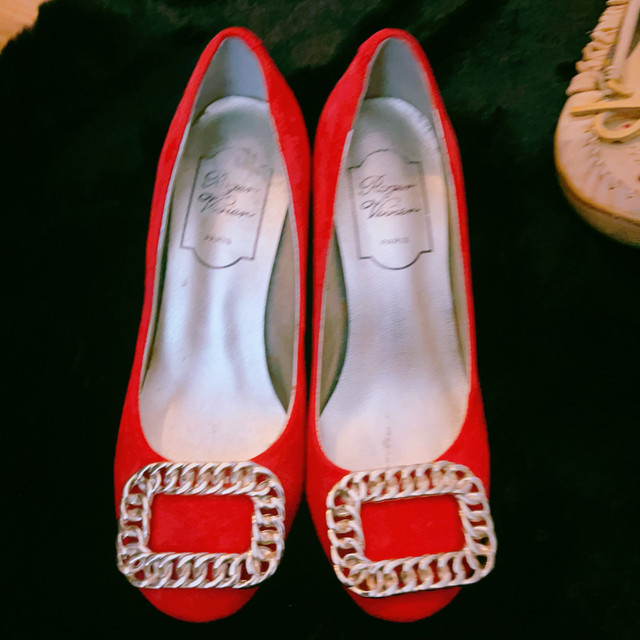 Roger Vivier Red suede embellished pumps in Women's - Shoes in City of Toronto - Image 2