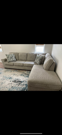Sectional couch excellent condition. Comes with 4 cushions.