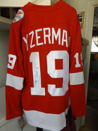 steve yzerman signed jersey in All Categories in Ontario Kijiji