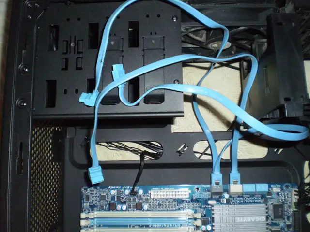 Desktop Computer CASE with Motherboard, Fans and Cables in System Components in City of Toronto - Image 8