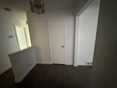 3bd 1bath Midland & Sheppard Upstairs Level for RENT