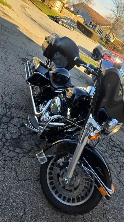 2010 harley davidson electra glide 6 speed 96 cubic inch vtwin. Fires right up needs nothing for saf...