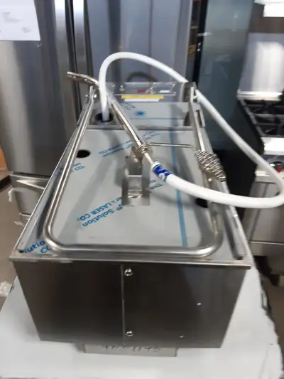 Frymaster PF50 50lb Commercial Fryer Filter - 120v Retail Price : $5500 Our Price: $3500 Save : $200...