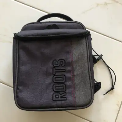 IROOTS insulated lunch bag / lunch kit with water bottle holder and strap Brand New and unused!! Pic...