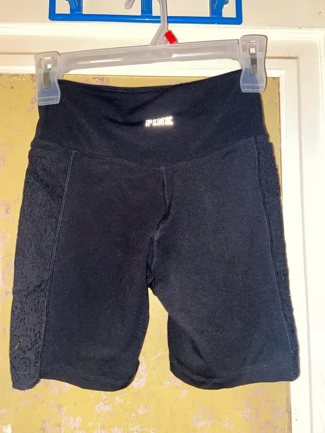 PINK Sport biker shorts sizeXS in Women's - Bottoms in City of Toronto - Image 4