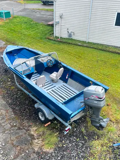 Welded aluminum boat