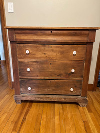Vintage 4 drawer dresser 