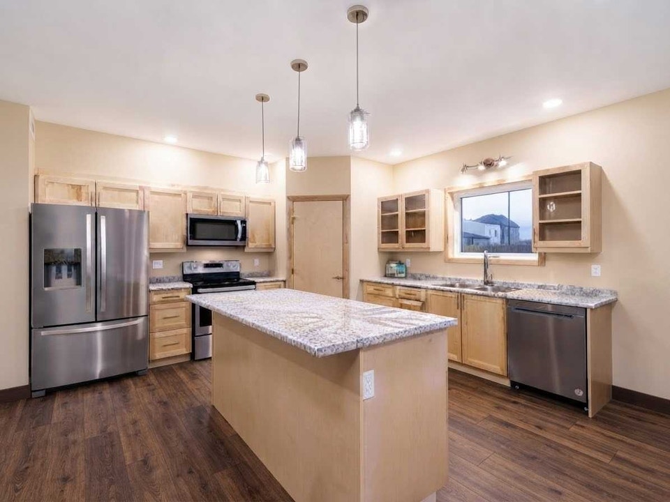 2 Bedroom Suite Available for Rent! 3