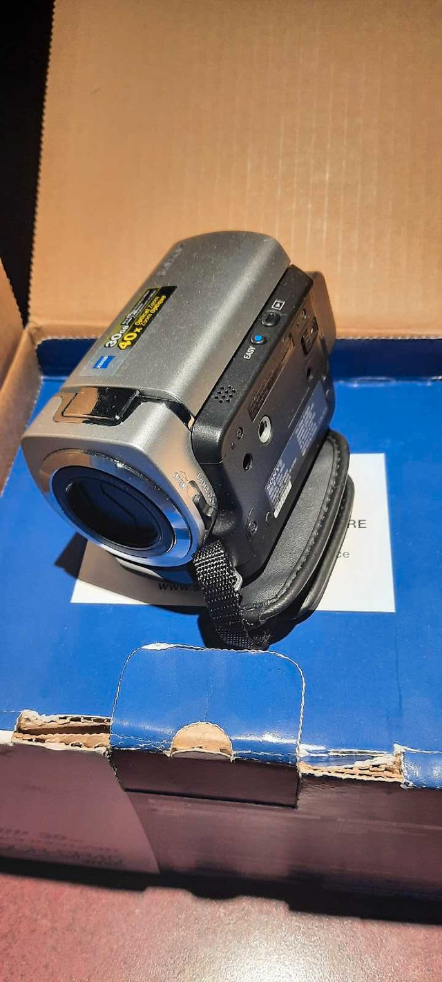 Sony Handycam  dans Appareils photo et caméras  à Granby - Image 2