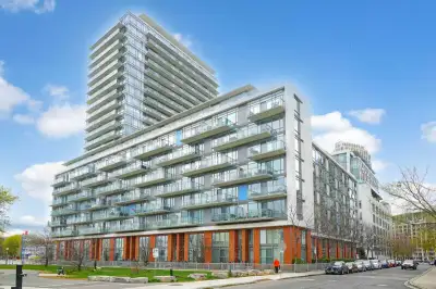 1 bd Waterfront Condo w/parking and locker - $2500