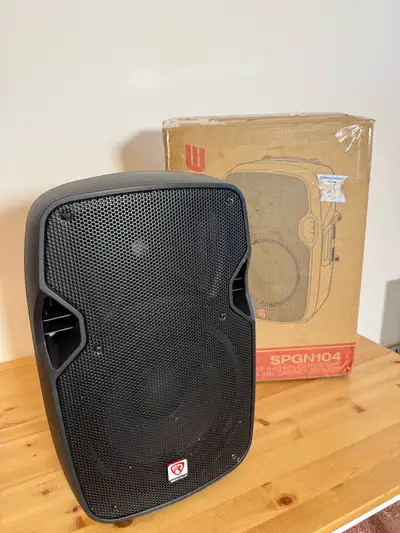 I'm offering a Rockville SPGN108 10-Inch Passive 800 Watt DJ PA Speaker, featuring a lightweight ABS...