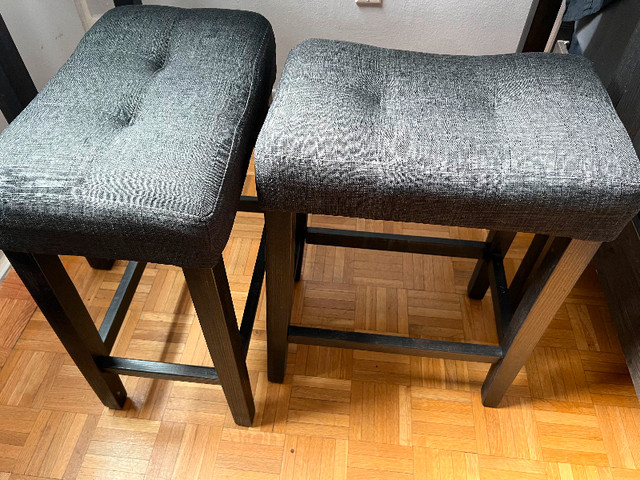 3 Piece Dining Set / Pub Set / - Brand New Condition !!! in Dining Tables & Sets in City of Toronto - Image 3